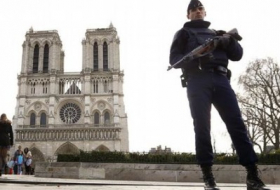 Франция продлила режим чрезвычайного положения на полгода